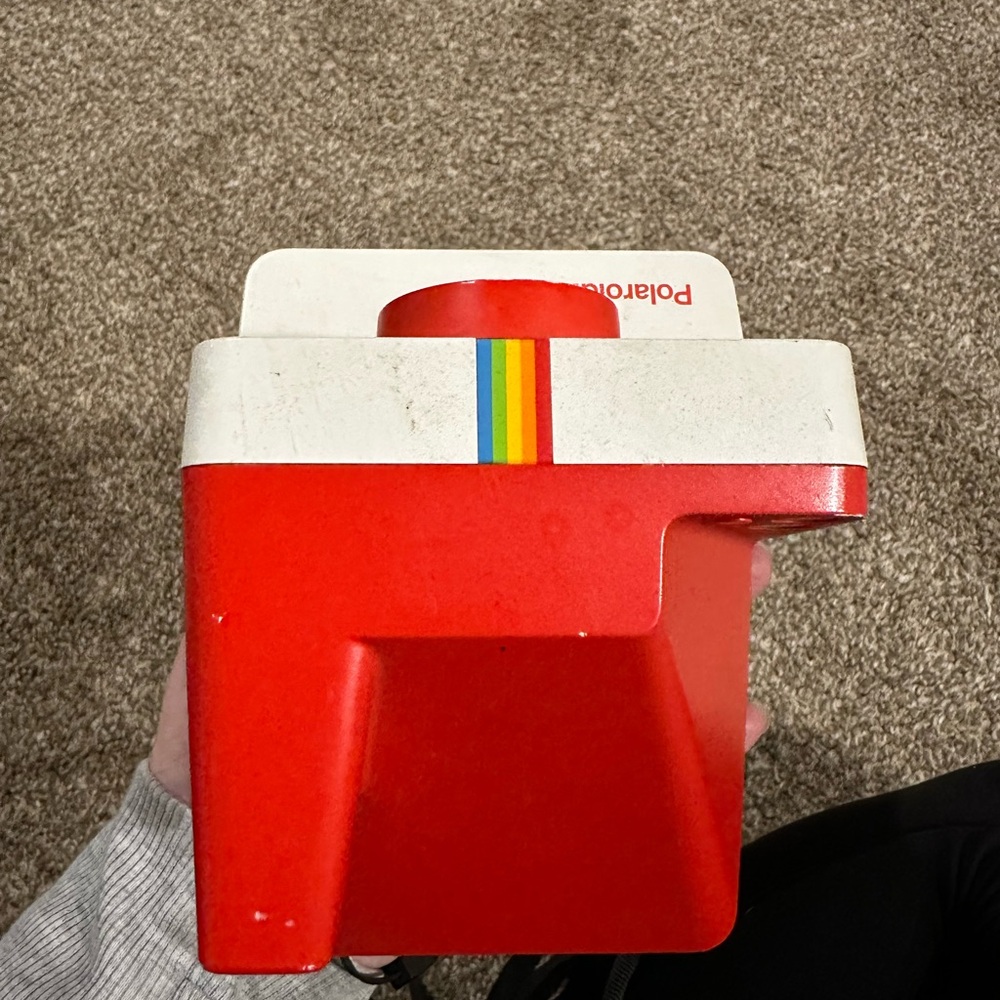 Polaroid Now Vibrant Red Instant Camera - Picture 4 of 16
